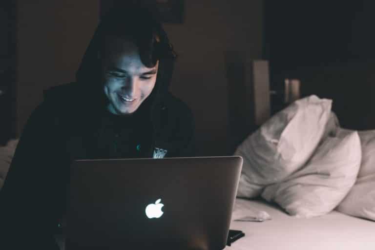 Advantages of Gaming Online vs. In-Person