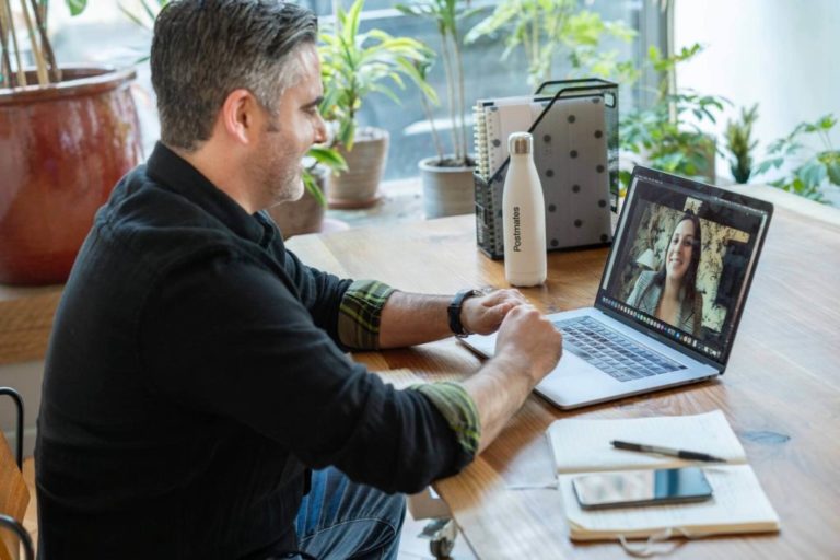 Why Businesses Are Transitioning From Office Model To Hybrid Model