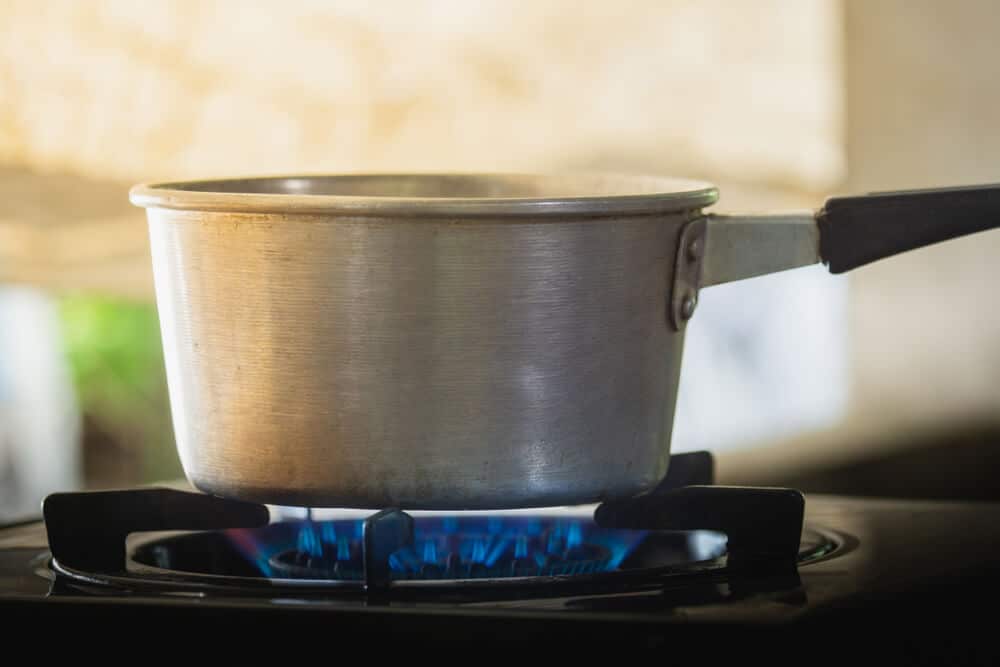 water boil in stove 