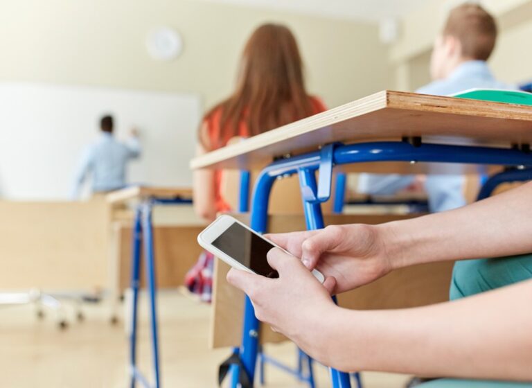 Allowing Cell Phones in School