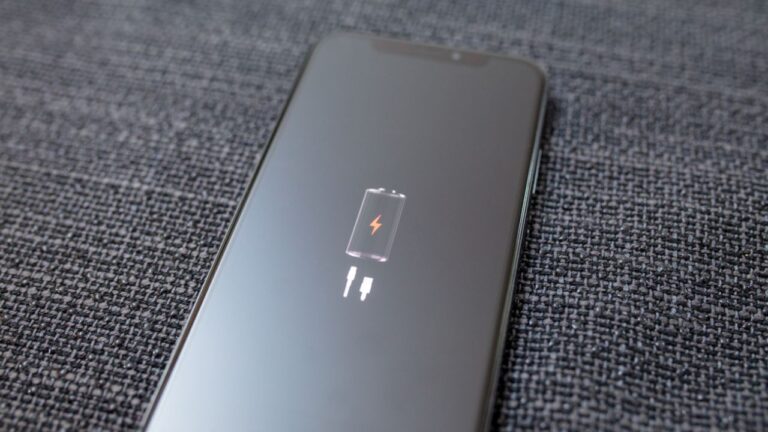 How to Tell If Someone's Phone Is Dead