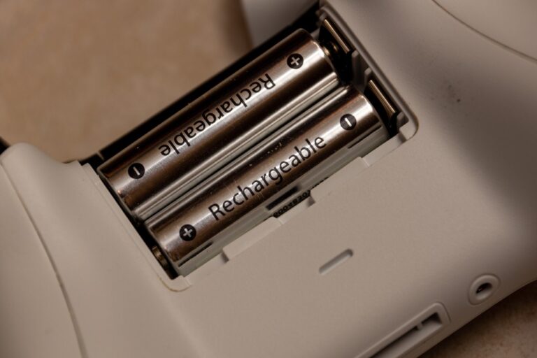What Batteries Do Xbox Controllers Use