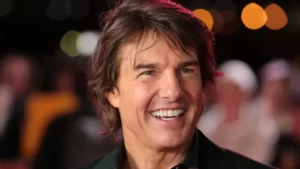 Does Tom Cruise Dye His Hair