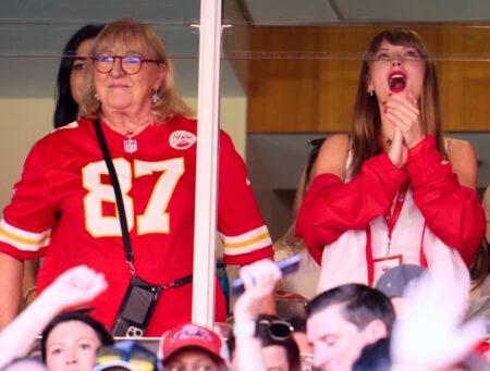 Taylor Swift Cheers Alongside Travis Kelce's Mom At Chiefs Game