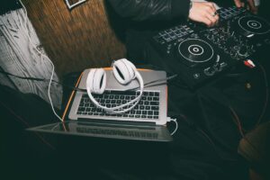 Modern trends in audio equipment design - functionality or aesthetics?